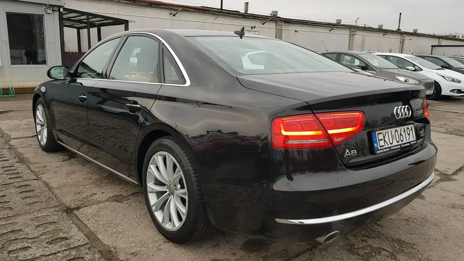 AUDI A8 -