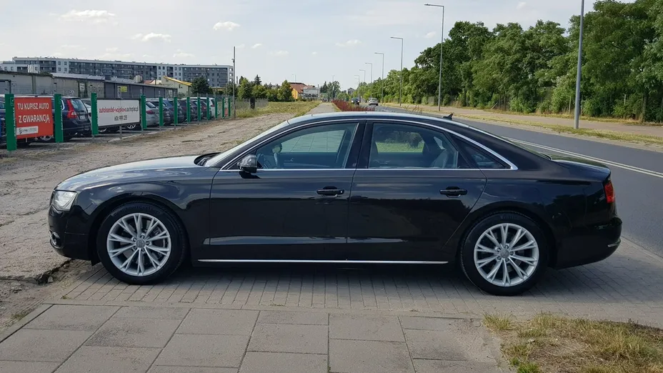 AUDI A8 -