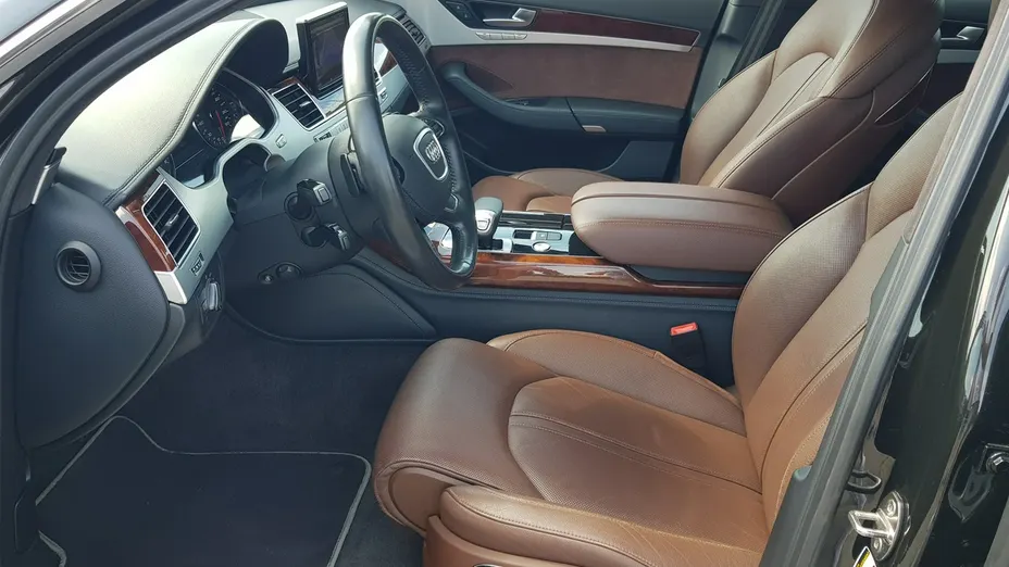AUDI A8 -