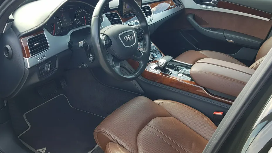 AUDI A8 -