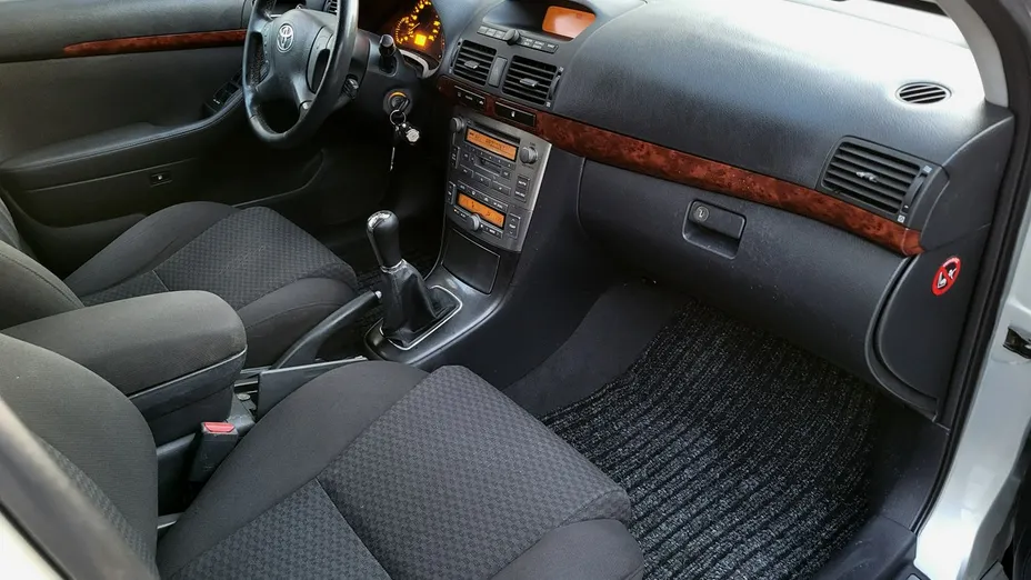 TOYOTA Avensis -