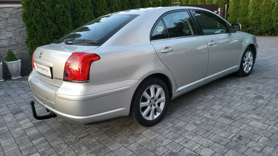 TOYOTA Avensis -