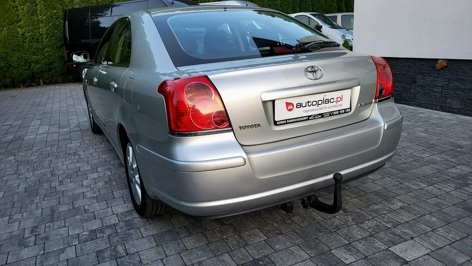 TOYOTA Avensis -