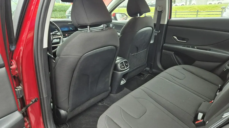 HYUNDAI Elantra -