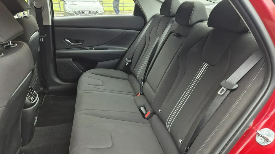 HYUNDAI Elantra -