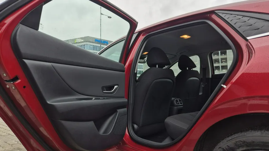 HYUNDAI Elantra -
