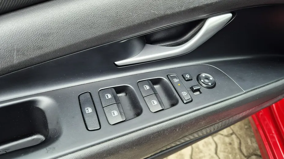 HYUNDAI Elantra -