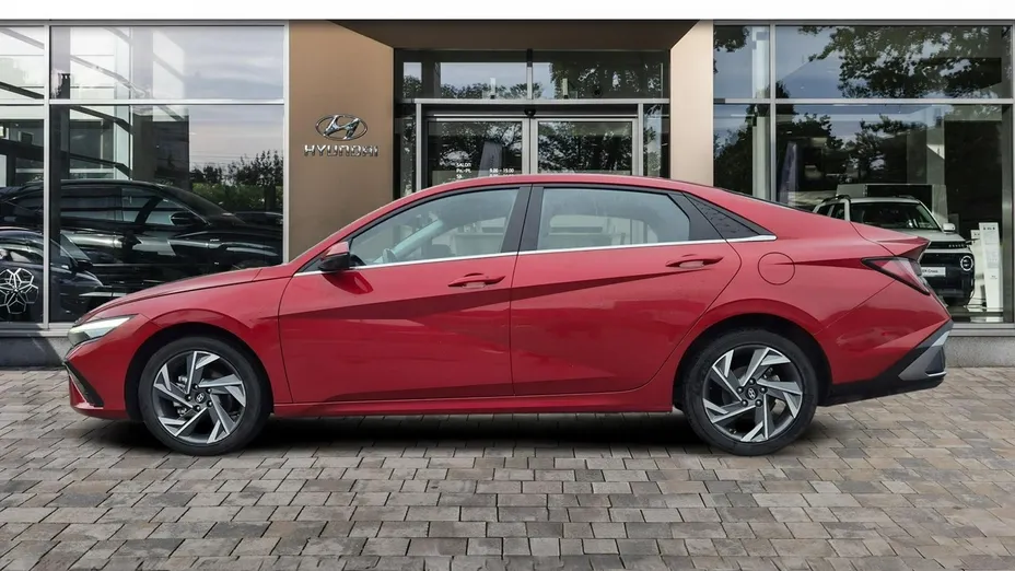 HYUNDAI Elantra -