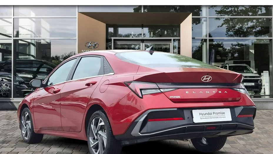 HYUNDAI Elantra -