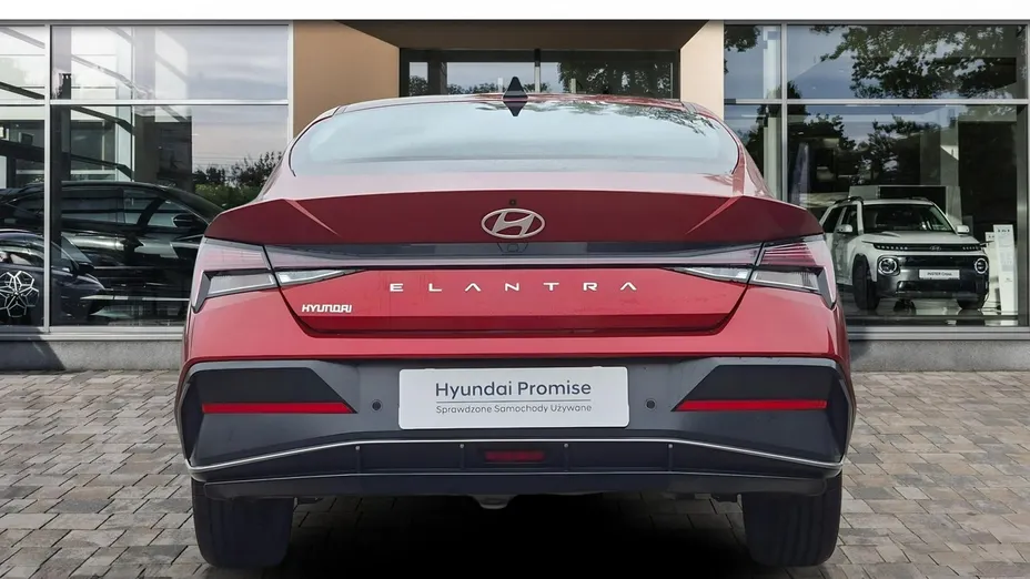HYUNDAI Elantra -