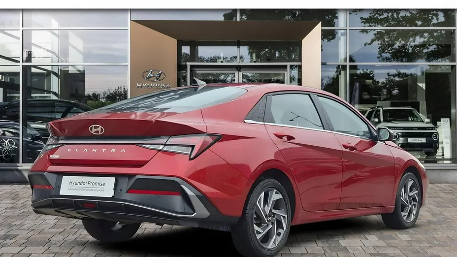 HYUNDAI Elantra -