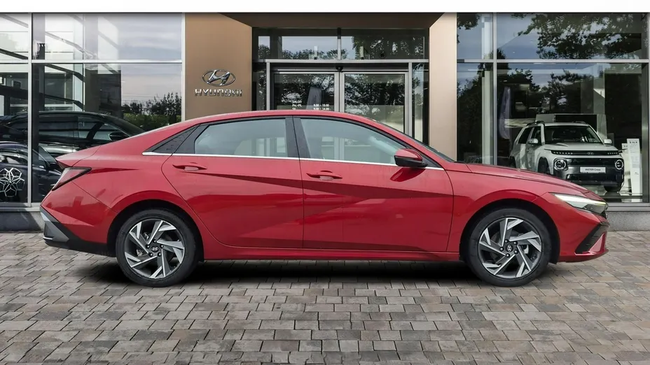HYUNDAI Elantra -