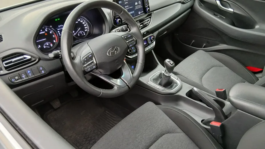 HYUNDAI i30 -