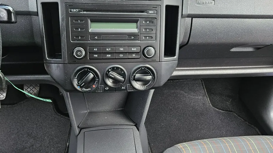 VOLKSWAGEN Polo -