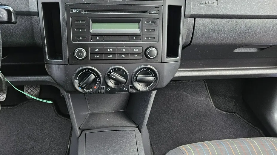 VOLKSWAGEN Polo -