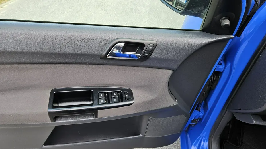 VOLKSWAGEN Polo -