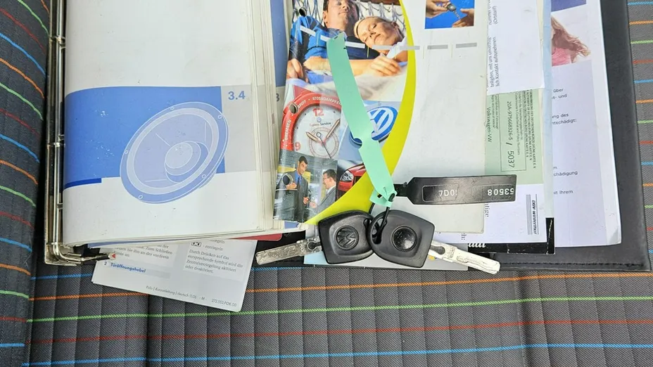 VOLKSWAGEN Polo -