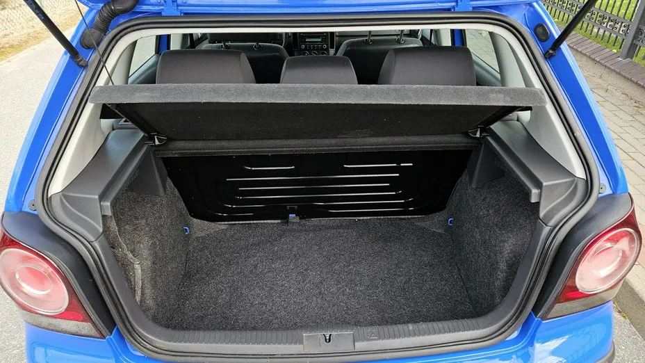 VOLKSWAGEN Polo -