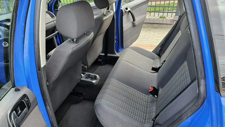 VOLKSWAGEN Polo -