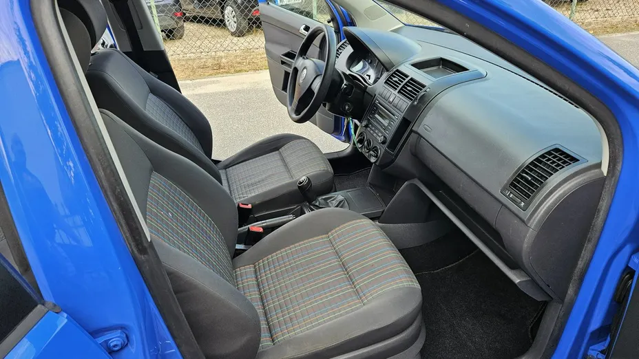 VOLKSWAGEN Polo -