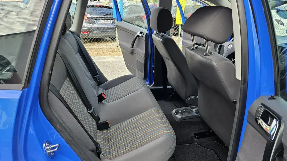 VOLKSWAGEN Polo -