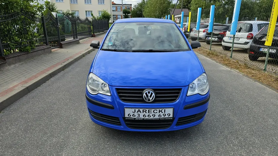 VOLKSWAGEN Polo -