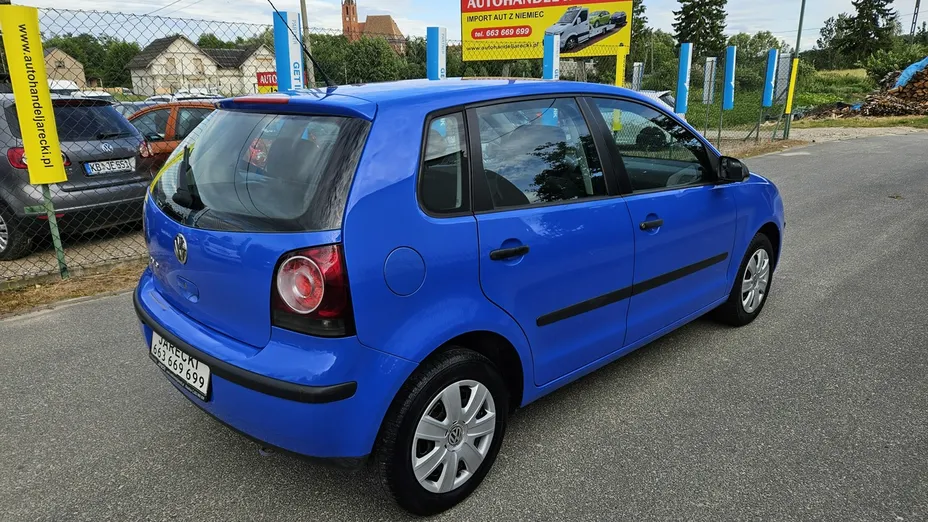 VOLKSWAGEN Polo -