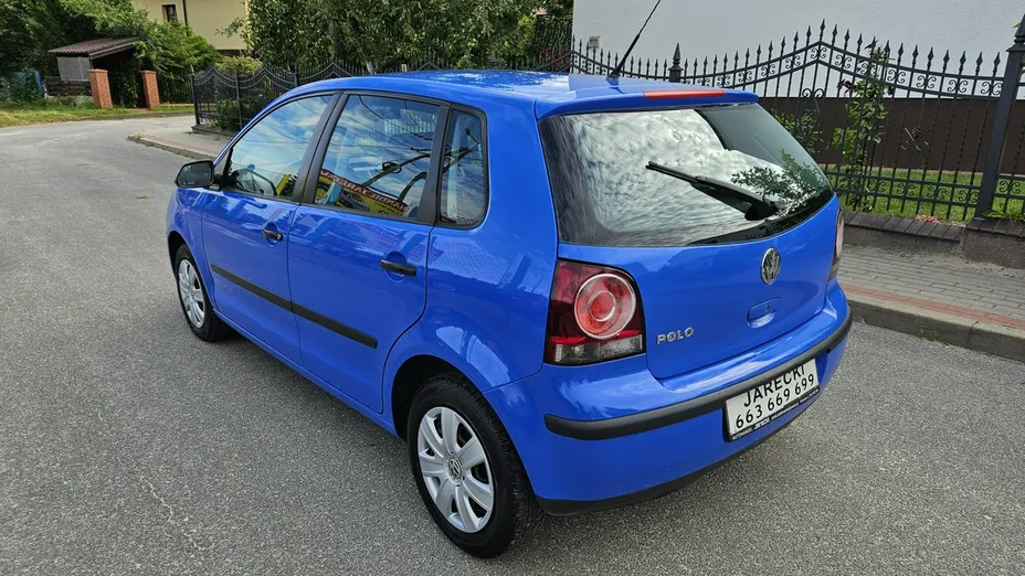 VOLKSWAGEN Polo -