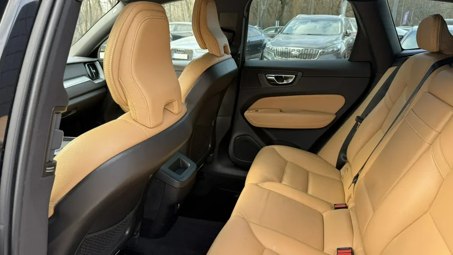 VOLVO XC60 -