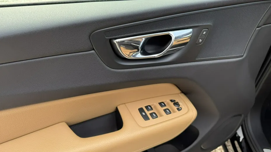 VOLVO XC60 -