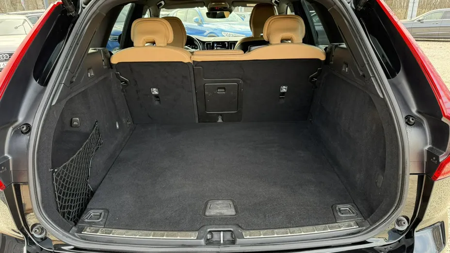 VOLVO XC60 -