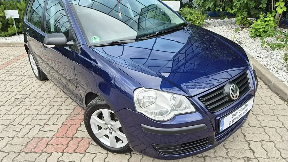 VOLKSWAGEN Polo -