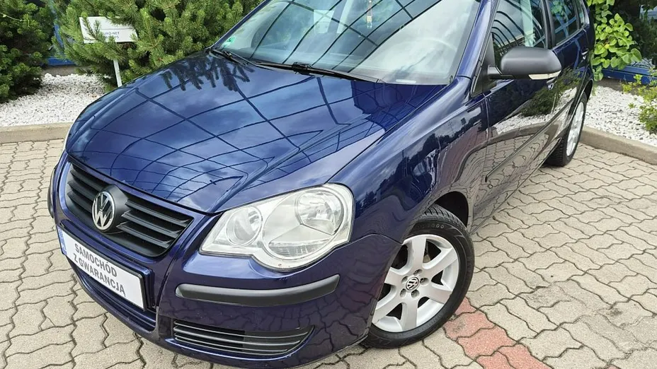 VOLKSWAGEN Polo -