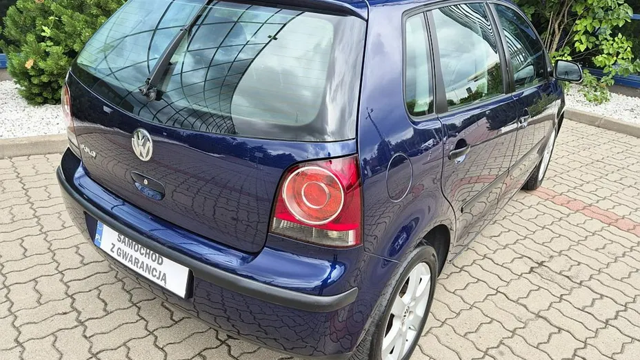 VOLKSWAGEN Polo -