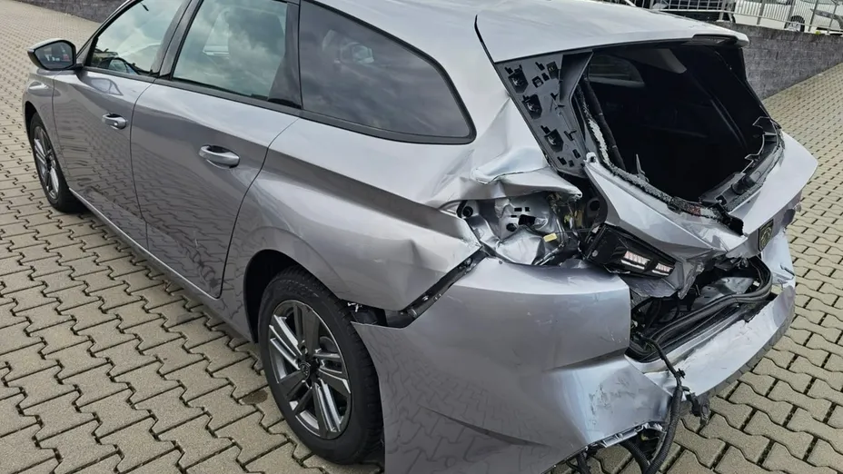 PEUGEOT 308 -