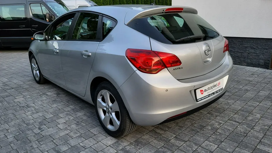 OPEL Astra -