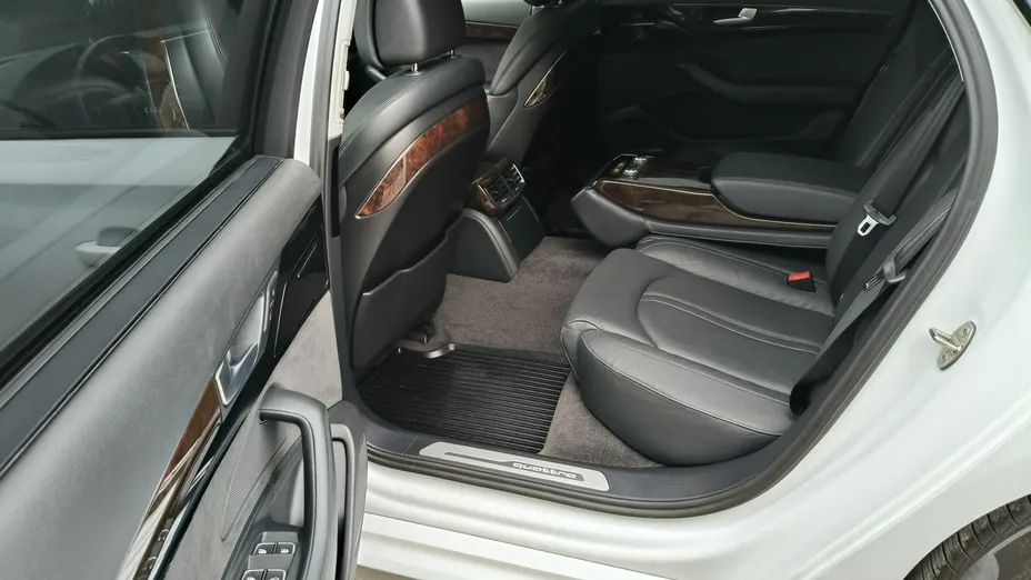 AUDI A8 -