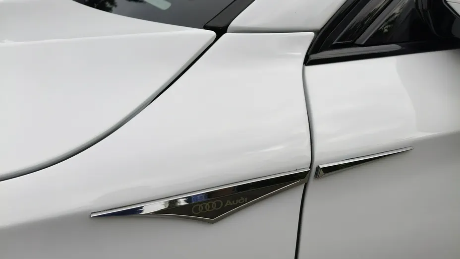 AUDI A8 -