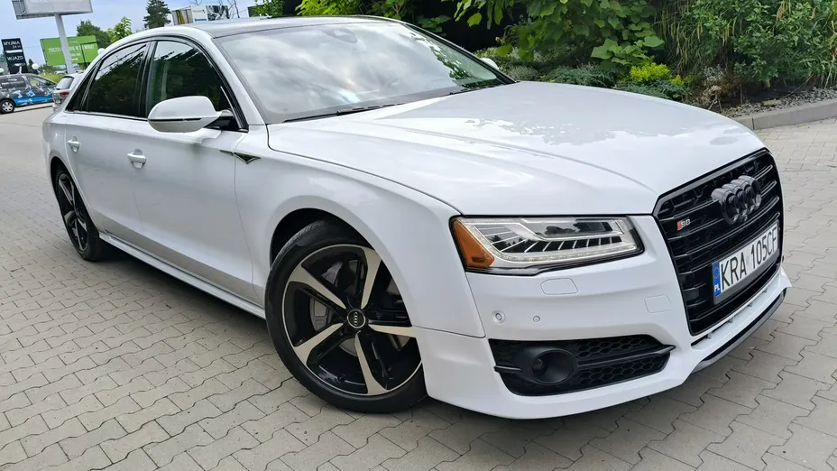 AUDI A8 -