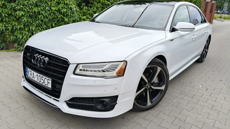 AUDI A8 -
