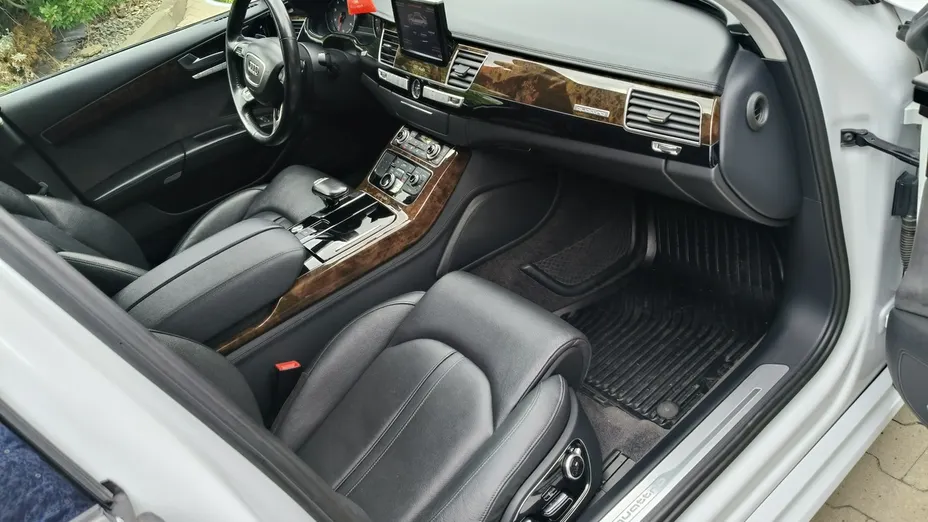 AUDI A8 -