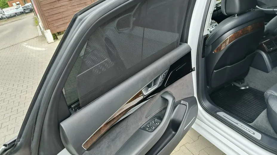 AUDI A8 -