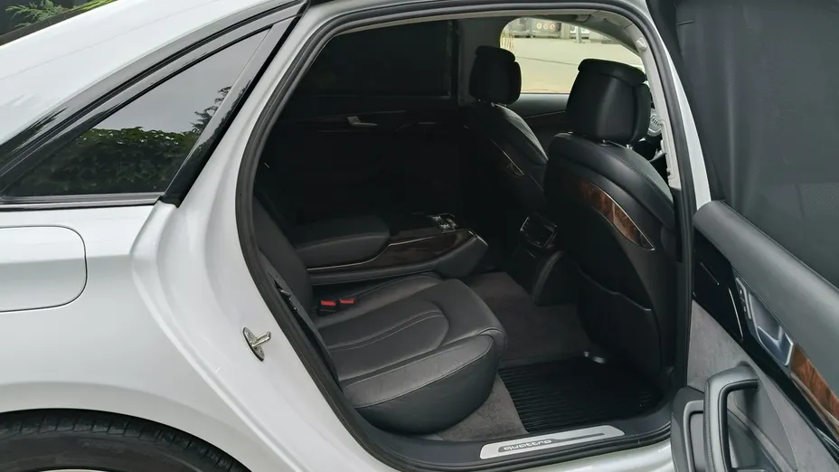 AUDI A8 -
