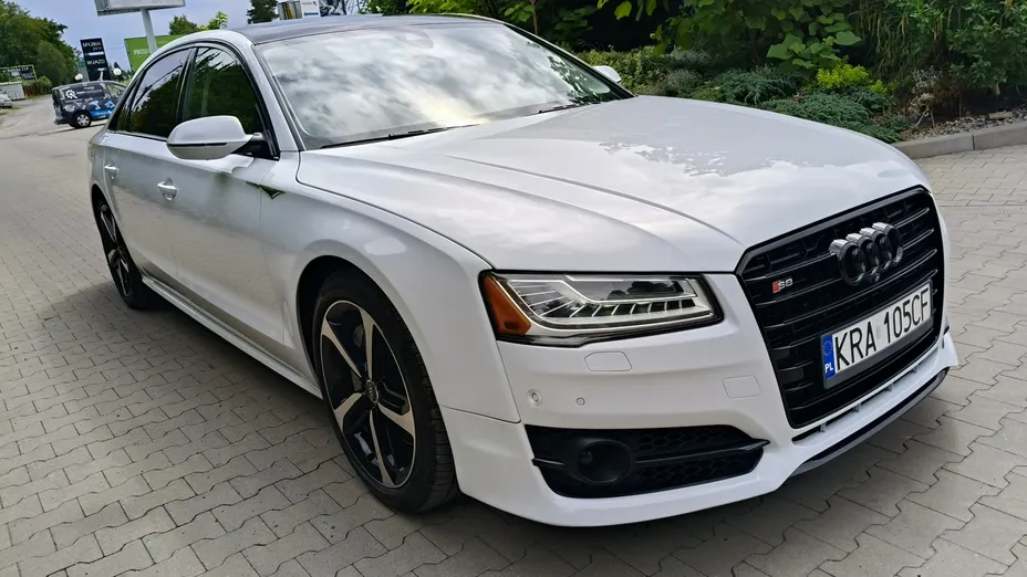 AUDI A8 -