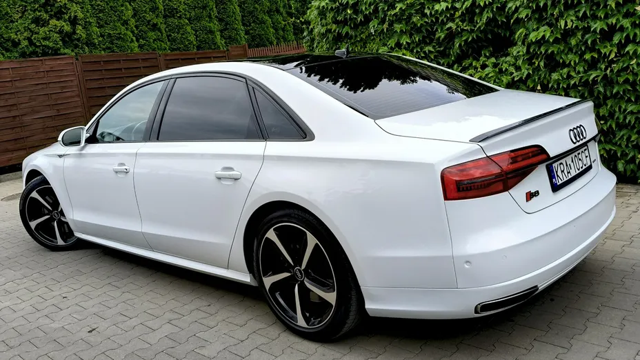 AUDI A8 -