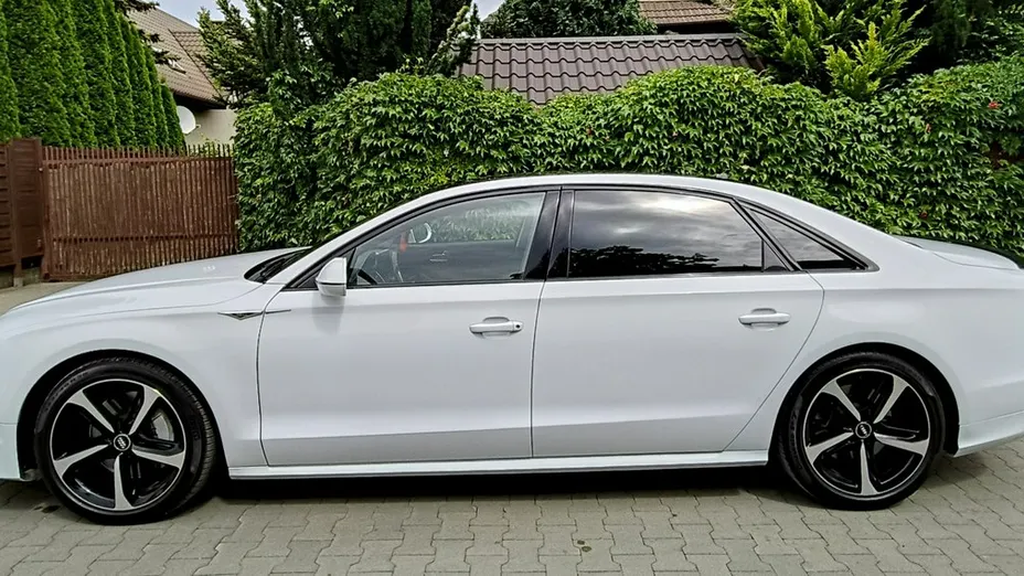 AUDI A8 -
