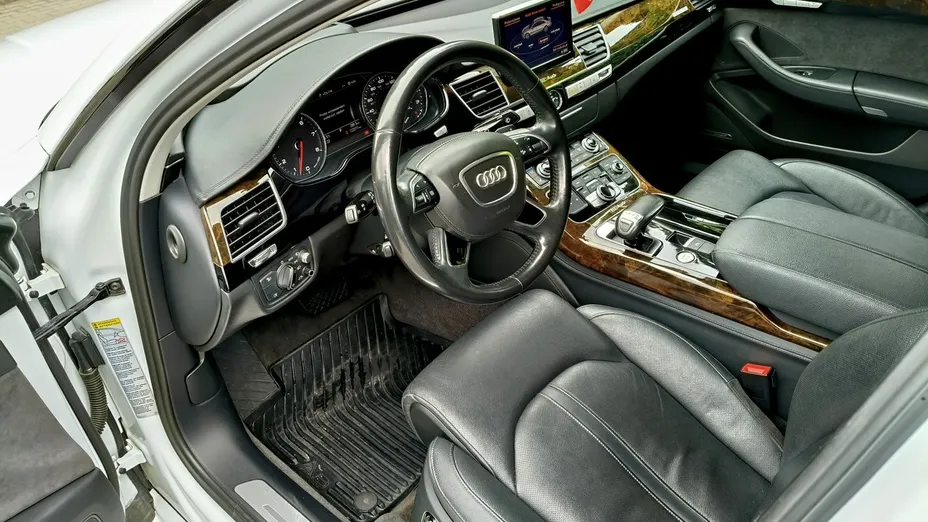 AUDI A8 -