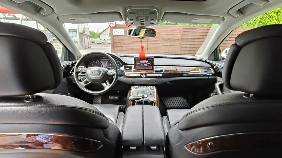 AUDI A8 -