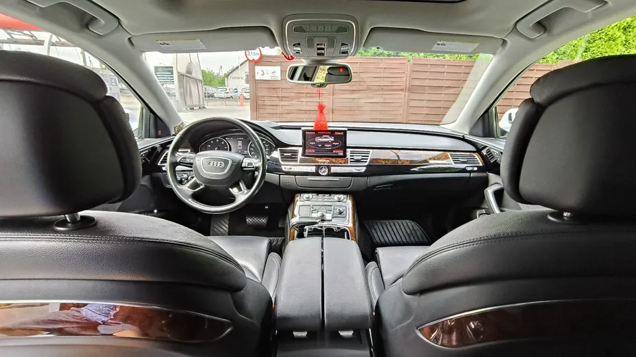 AUDI A8 -