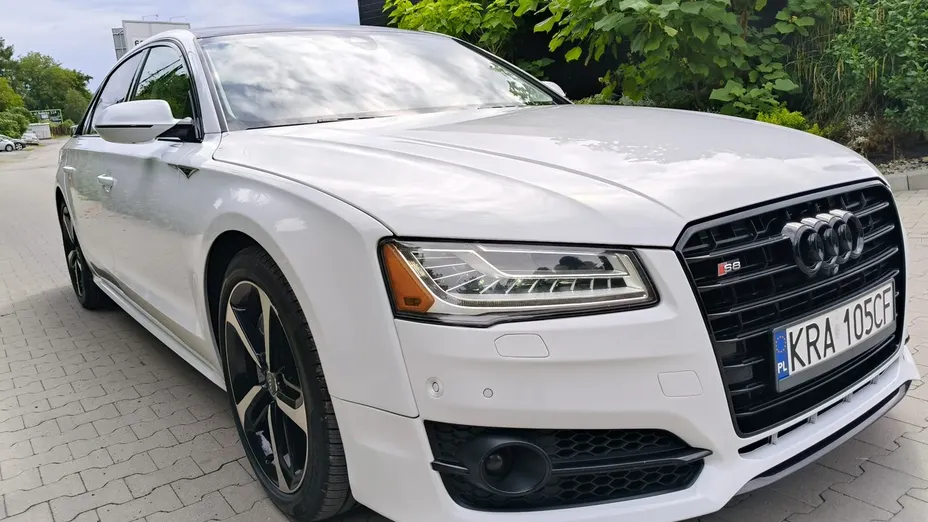 AUDI A8 -